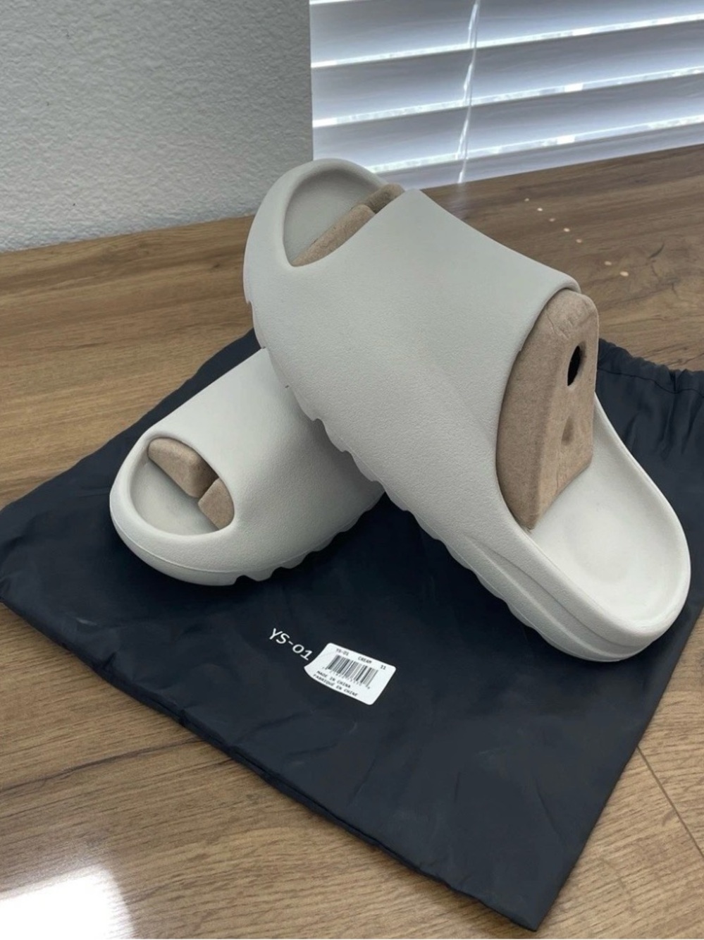 Yeezy YS-01 Cream Slides With Dustbag - Size 8 - NEW
